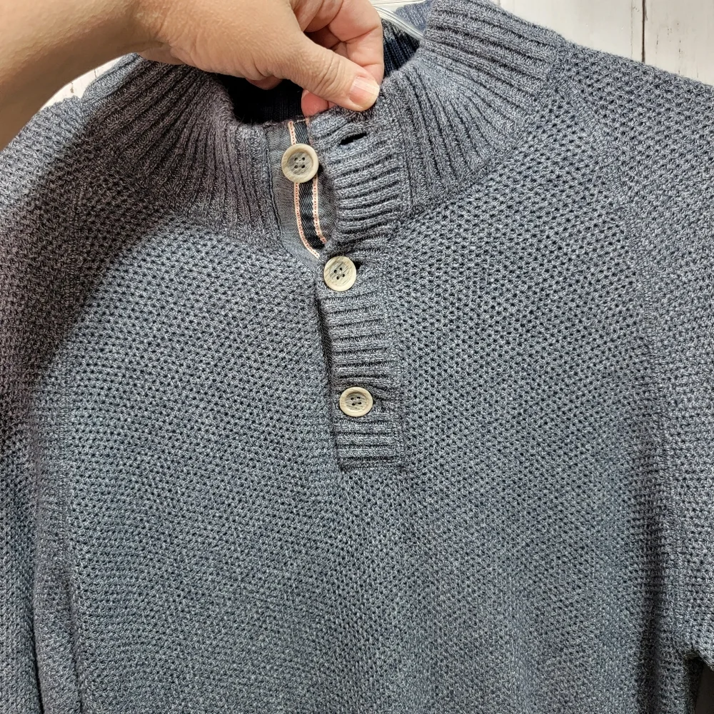 Carbon 2 Cobalt Men's Blue Cotton Henley Sweater Size Large Wood Button Thick.